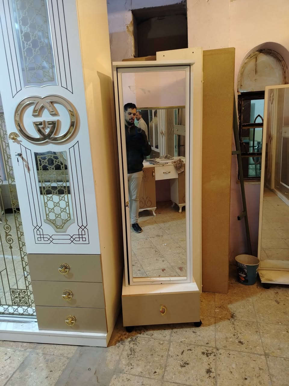 غرفة تركي شرط النضافه سعر 650 الف ***********
