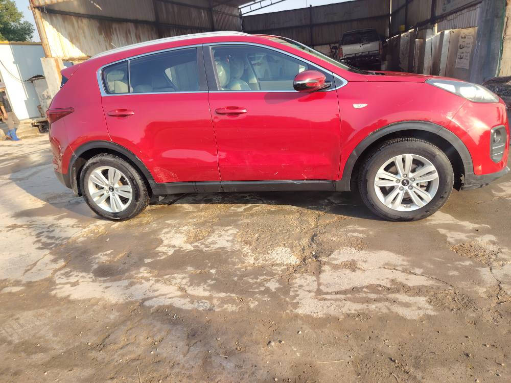 السلام عليكم   ***********
كيا سبورتج 2017 خليجي 
مواصفاتها معروفة 
تحكمات قطعتين تبريد مكينة 2000 دوش لد بالمري بنيد تبديل وجاملغ صبغ بدون داخل بدون ايرباك
السيارة كلش نظيفة  جاهزة من جميع النواحي مكينة. وكير حدادية تبريد تخم تاير 
السعر 155 وبيه مجال ترهم اقصاد اذا يبقة قليل منه مكاني سماوة رميثة حمزة, القادسية
