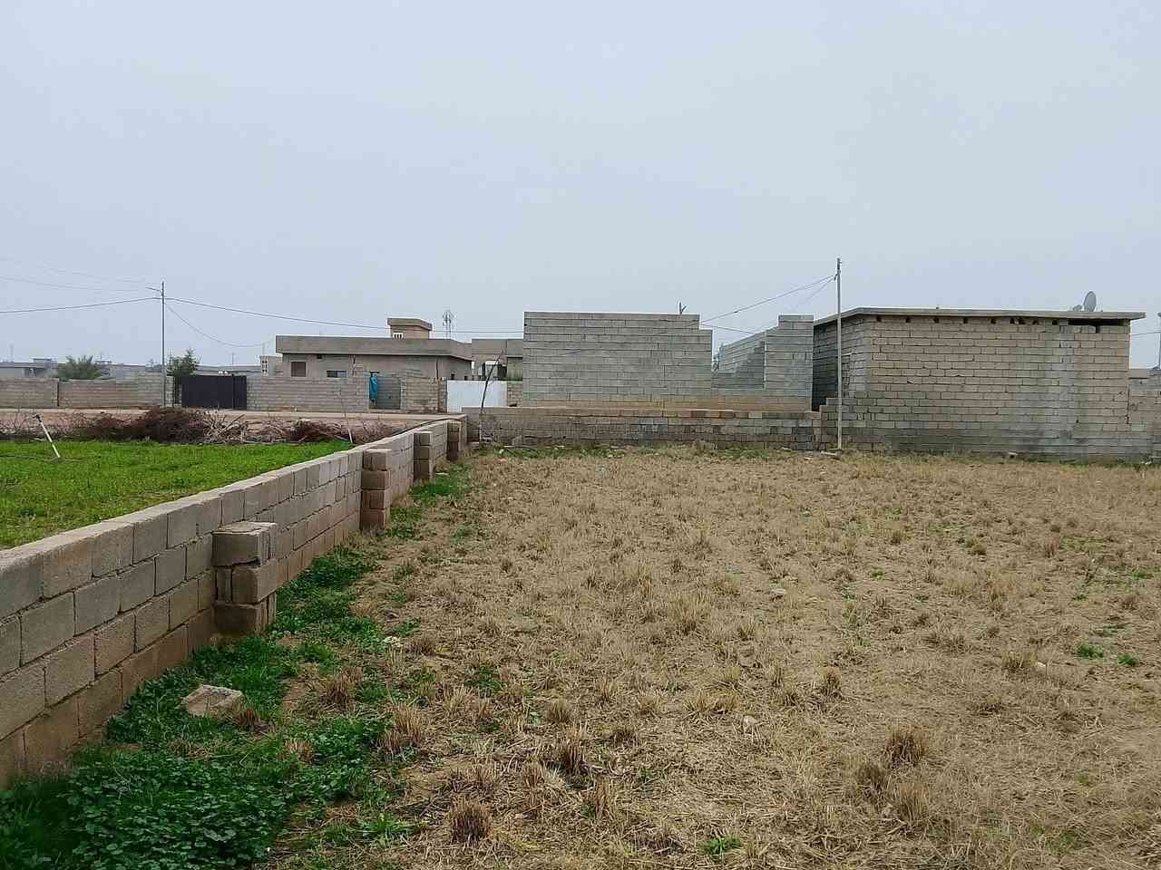 السلام عليكم يوجد قطعة ارض المساحه 500متر حوش5 طوفات واصله مي حلو وكهرباء وبيه بير مي بل قرب من مدرسه الناصر لدين الله السعر خاص او الاتصال على الرقم ***********.
