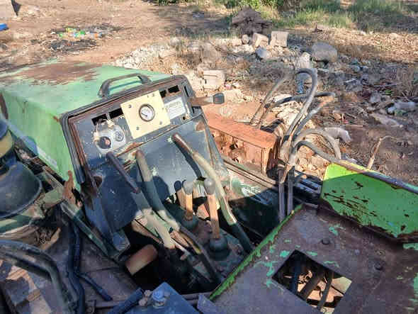 سلام عليكم تكتر سرفه شغال هورن شغال لايت شغال على كل عيب وراه رفاسه وفيدان وسجينه جدام اتصل على الرقم *********** العنوان صلاح الدين بلد
