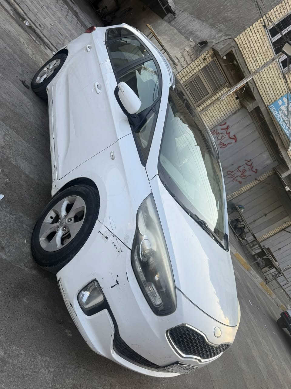 السلام عليكم
عندي كيا كارنز 2014 فول موصفات 
بنوراما  7 راكب 
محرك 2000 دوش وارد خليجي السياره 
- كير محرك وتبريد جيد جدا 
- ⁠رقم بغداد مشروع وطني بسمي 
- ⁠السياره بيه صبغ بل باب عكس السايق فقط 
- ⁠وبيه ملاحضات بلكشر باقي عل وضعه 
- ⁠وباقي الموصفات معروفه 
- ⁠مكان السياره الكاضميه 
- ⁠سعر 123 ورقه وبيها مجال 
- ⁠للتواصل *********** 
-
