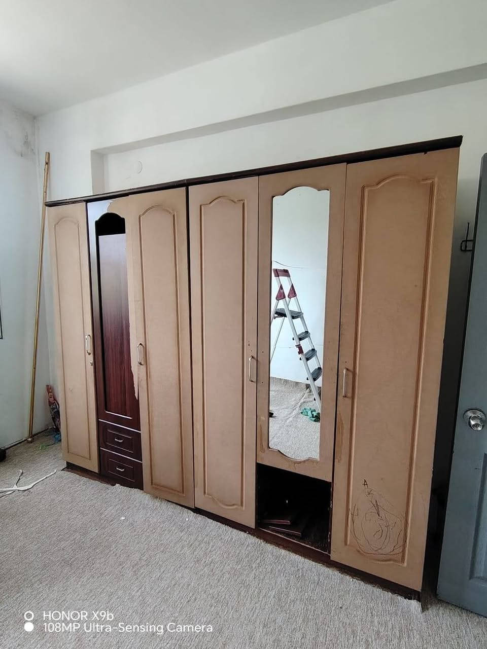 اغراض بيت للبيع المستعجل
غرفة نوم 100 الف قفل
غرفة نوم تانية 125 الف قفل
شبابيك عدد 4 نضاف كتير 100 الف قفل كلهم
تخت حديد مع الاسفنج 50 قفل
للاستفسار تواصل ماسنجر او عبر الواتس ***********
