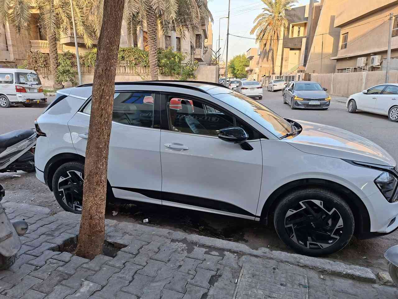 السلام عليكم 
كيا سبورتج ٢٠٢٤ وكالة الدولية وضمان الدولية جيتي لاين يعني ميحتاج اشرح مواصفاتها لان اعلى فئة بالسبورتج ومواصفاتها متخلص محركها ٢٠٠٠ دوش السيارة جديدة ماشية ١٠ الاف كيلو ومكفولة من كلشي كير ومحرك وكشر وكلشي عدا شخطين خفيفات جدا ع كد شبر بالجاملغ خلف السايق مرقمة وسنويه باسمي مكان السيارة بغداد الاتصال على الرقم ***********
