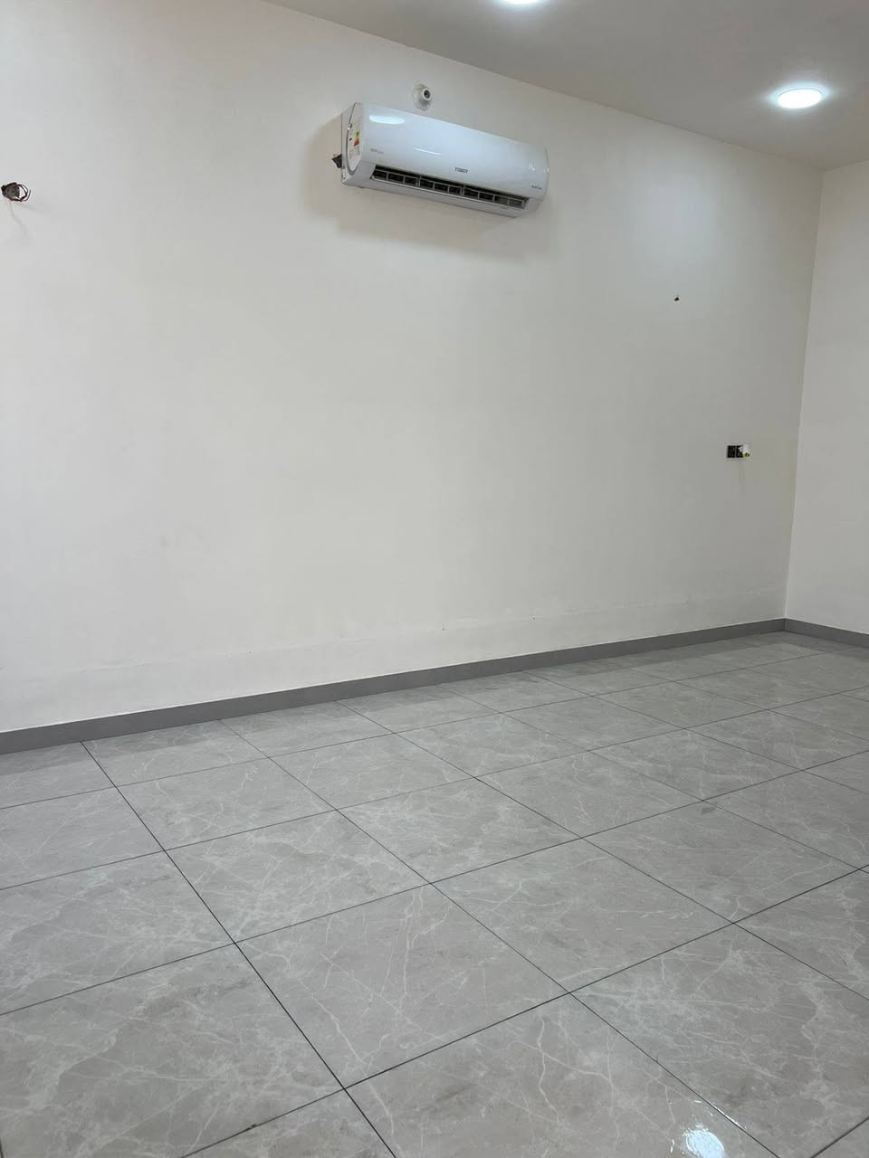 السلام عليكم 

كادر سيراميك بورسلين مرمر 
درج اسعارنه مناسبه وشغل درجه اولا الله شاهد حاليا متفرغين اتصل او خاص ***********
