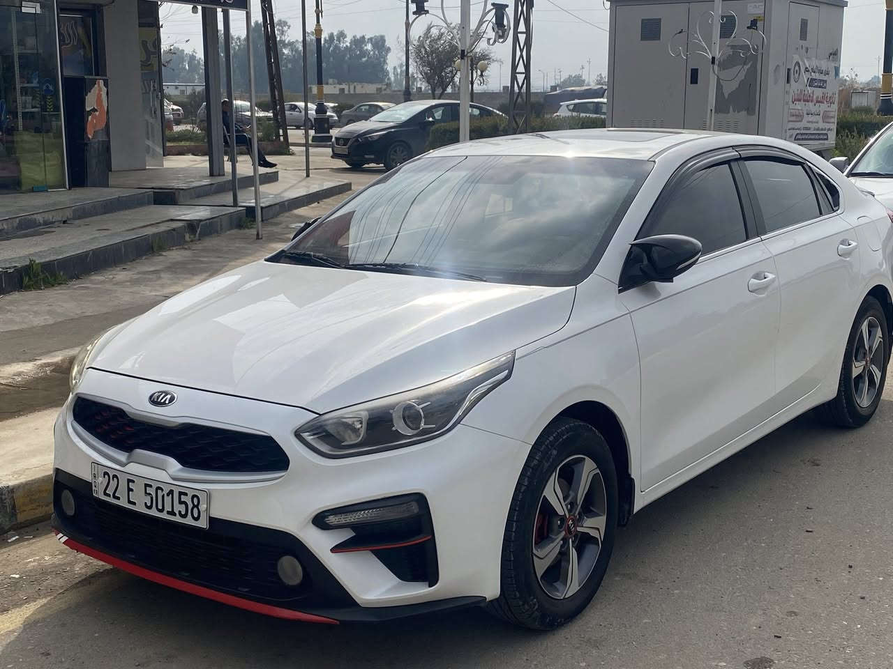 Kia cerato
وارد خليجي كلين
مواصفات 
فتحه سقف تبريد قطعتين تحديد مسار مري شفط شاشة كاربلي حجم كبير كير محرك شرط كير at مرغوب سبورت ونورمال  بيها بعد مواصفات 
سنوية جديدة ماشية ١٢٠كيلومتر سيارة ع وضع شركة حلوة  شرط التحويل
***********
***********
