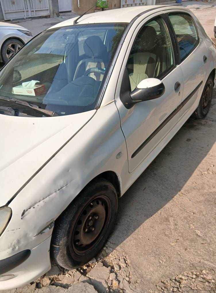 السلام عليكم بيجو ٢٠٦ موديل ٢٠٠٩ اللون ابيض رقم انكليزي تحويل جديد كير عادي  غرفه نظيفه محرك بدون صرف صدر لاباس تايرات نضيفه السعر ٣٥ $بغداد تقاطع درويش الاعلام *********** بغداد, العراق
