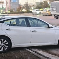 سياره نيسان التيما 2019 بيضاء مواصفات  رادار امامي كشن سائق كهربائى فق...