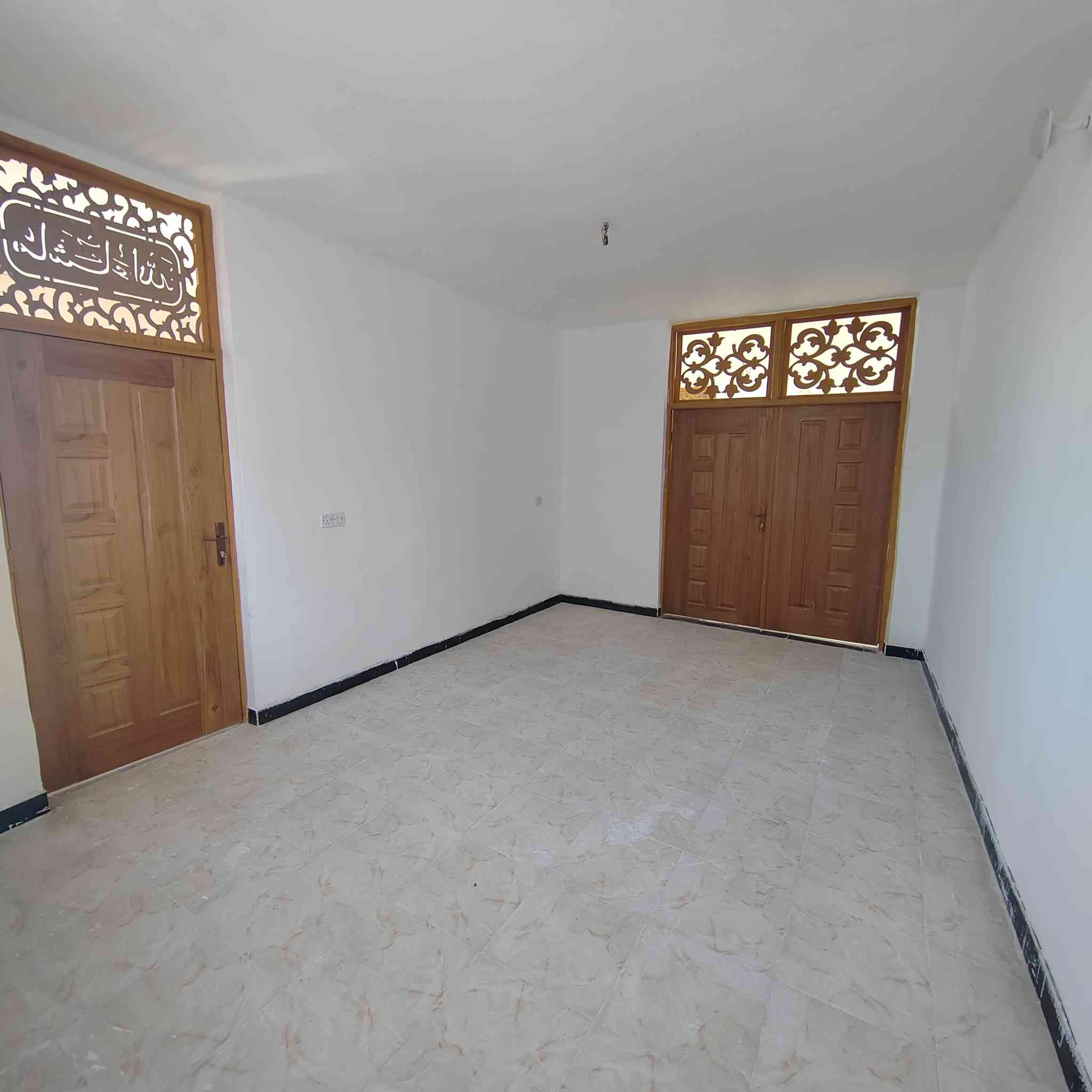 للبيع //
دار للبيع  السعر ٤٥
محتوياته 
غرفه نوم +هول استقبال مطبخ. مجمع صحي
ملاحظه// البيت جديد جديد غير مسكون 
طابو زراعي /سند ٢٥
العنوان بابل ابو خستاوي بجهت المرور عمود 42 شارع الغسل نهايت الشارع الغسل 
السعر جدا مناسب  ٤٥ 
اتصل فقط ***********
