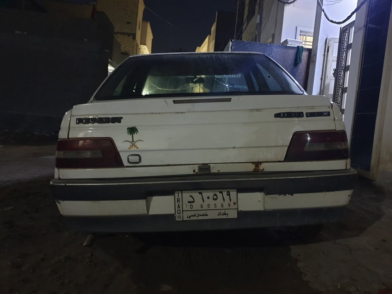 السلام عليكم بيجو جي الكس موديل 2009 بيضه السياره خير من الله مبدل بيها بس جاملغ اماميجهت سايق فقط  السعر ٣٤ وبيها مجال كير محرك كلج جديد عبوه بانزين جديده كتفات بنكات جديده صالصنه جديده***********
