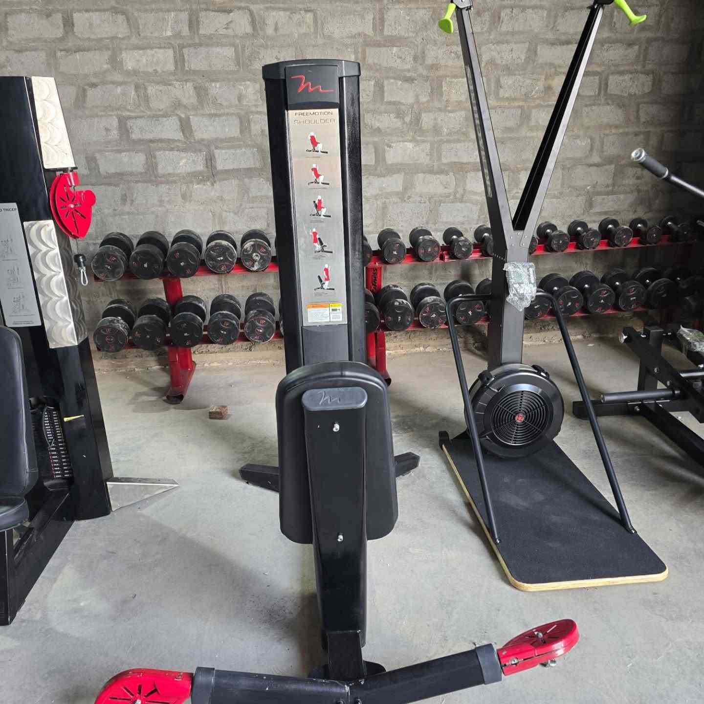 متوفر بكرات عكرب فري موشن اصلي سعر القطعة ٧٠٠$
الاتصال: ***********
