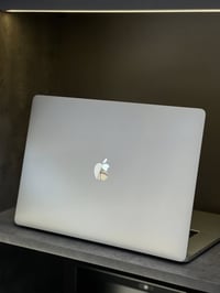 ماكبوك برو • i7 • شاشة ١٦ بوصة