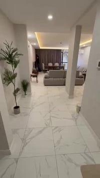 يالله يوجد شقة للبيع مجمع أبراج النخله  المساحة 221 طابق 2 شقة 14 ثلاث...