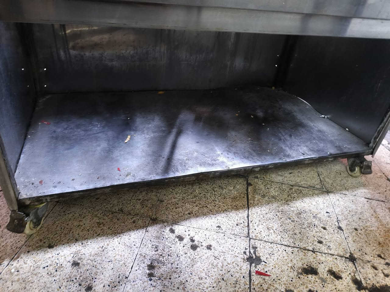 السلام عليكم شوايه بركر فنكر
كامله كمله طاواتها غراضها كامله ثلاث عيون كلي 

شوف نارها بل فيديو نضافتها 80/100 سعر 350بيها مجال

رقم *********** تواصل وتساب فقط مكاني حي الامن قرب بانزيخانه شلالات خاص مفتوح
