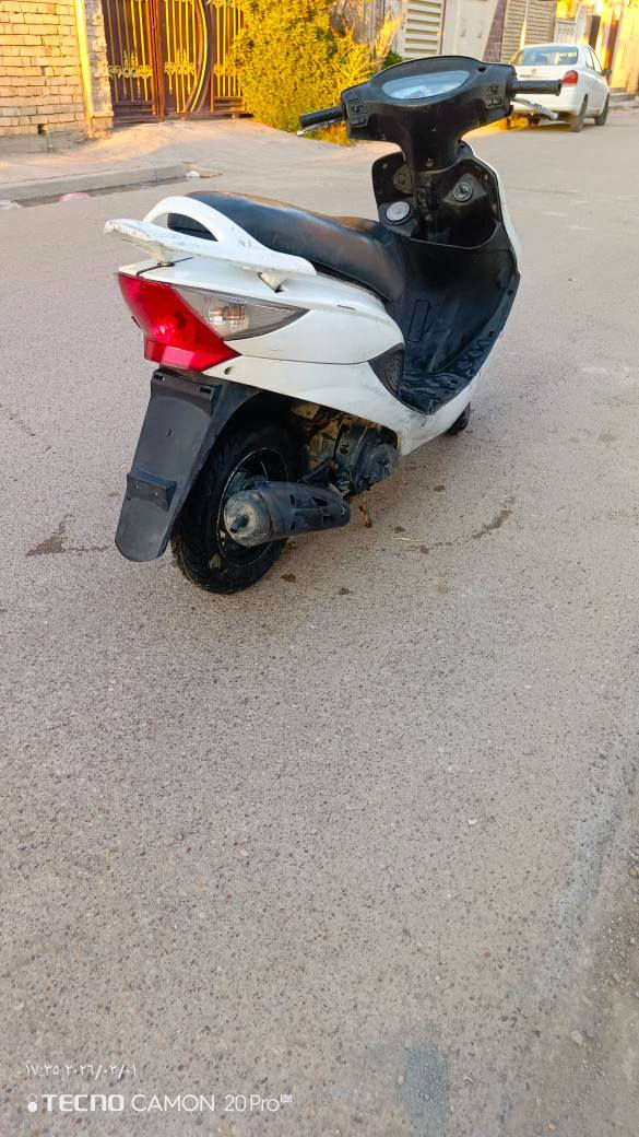 السلام عليكم 
كامكو نوزل للبيع أو المراوس الدراجه نكره سلف بأي وقت ما نقصها شي الكفرات ختم واحد ويه المكينه كهربائياتها شغاله 
مكاني بالغزاليه بالهياكل
سعرها 400 وفيها مجال 
رقمي *********** بغداد, العراق
