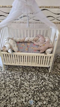 أبيض • نظيف جداً • مع ناموسية