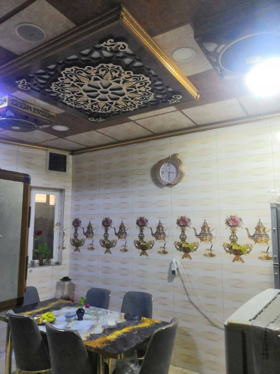 دار للبيع في حي البكر قرب شارع الاطباء 
المساحة 103 متر
واجهة 16 متر 
يحتوي الدور على غرف نوم واستقبال وصحيات بالطابقين و كراج وسطح ناصلي وعالي ومخزانين 
سند طابو الزهور 
للاستفسار الاتصال على الارقام (***********)
