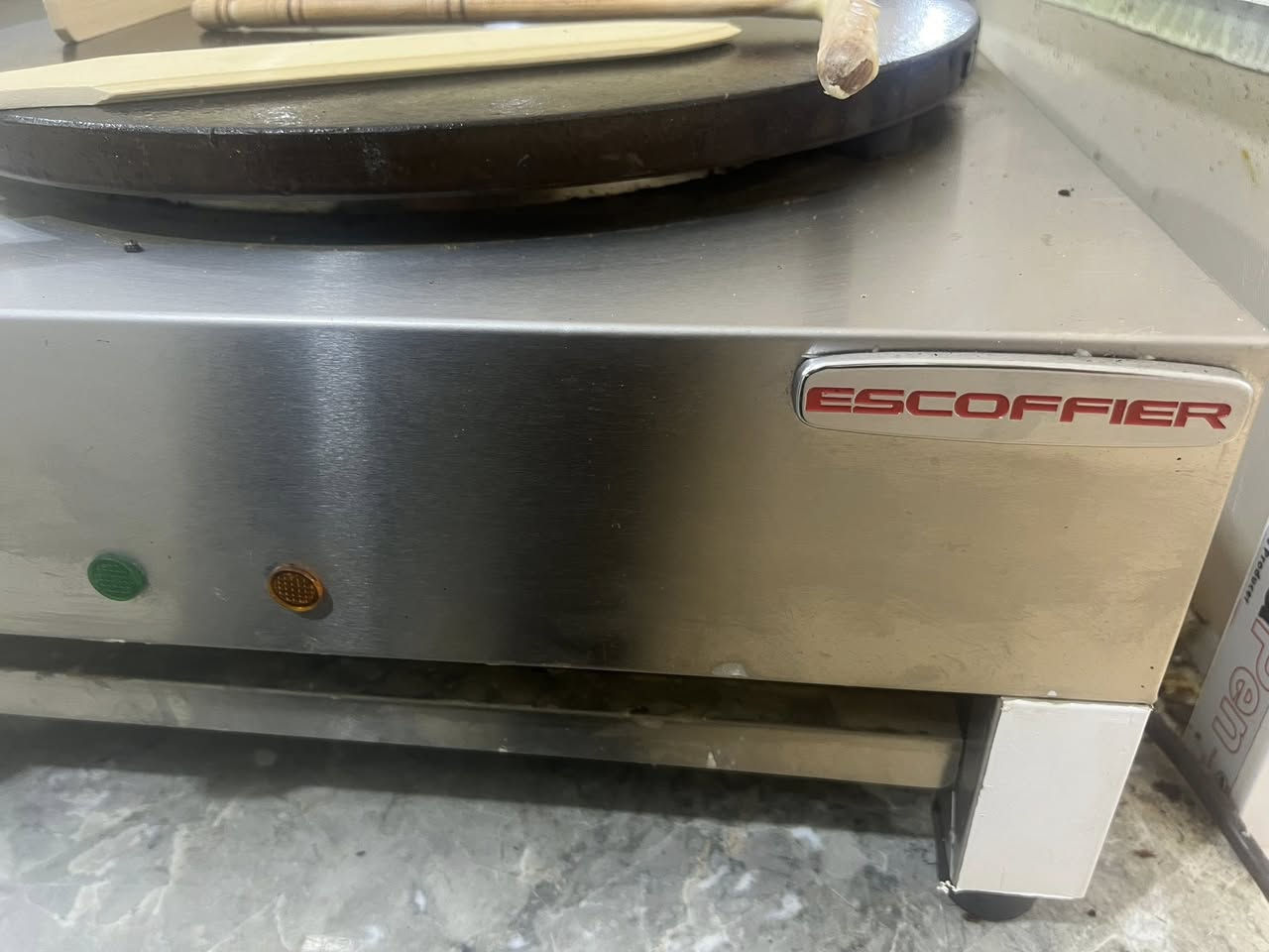 السلام عليكم غراض بارستا للبيع 

جهاز كريب 
جهاز وافل كريب 
كلاصات اكواب 
مواعيد نوعين 
معدات بارستا 
مستخدمات قليل جدا 

انا مااعرف اسعار المستعمل قيم واخذ بالي يرضى الله 

مكاني ذي قار الشطره 

للاستفسار اكثر مراسلتي على الخاص او الاتصال على الرقم 
***********
