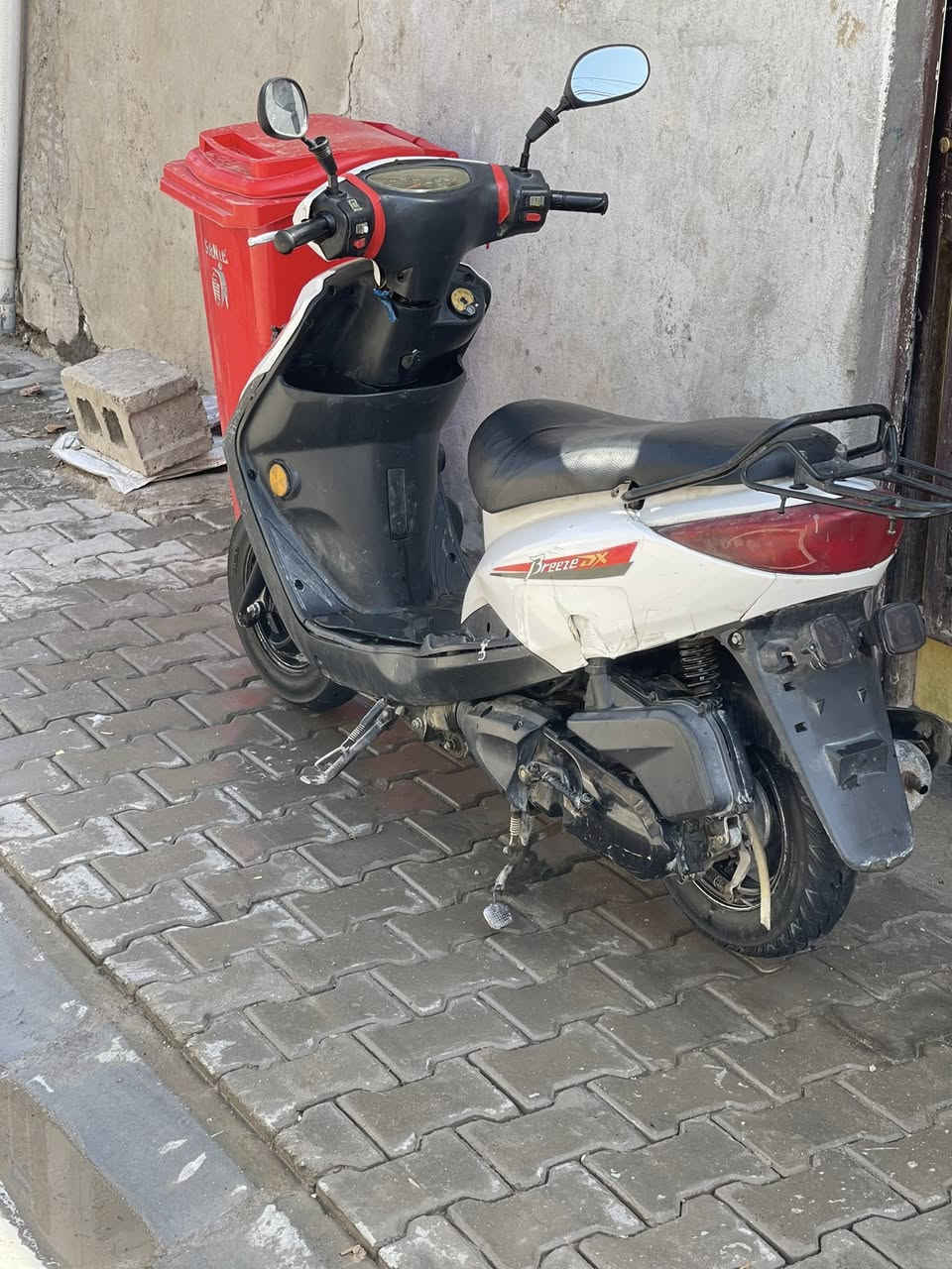 دراجه بريز نضيفه مجفته وكهربايات كلهة شغاله سعر500وبيه مجال بغداد الغزاليه شارع ضغط ***********
