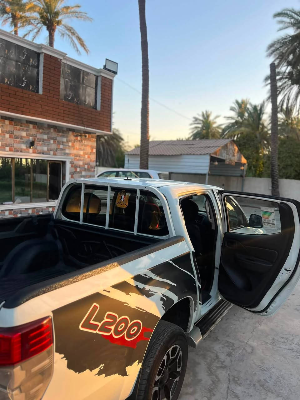 اللهم صلي  على محمد وعلى ال محمد
اللهم صلي  على محمد وعلى ال محمد 
بيك اب L200 موديل 20 
فور ويل + دفع خلفي 
ماشية / 126
منضومة زنون ب$100 
تحكمات بل مري  كامرة خلفية 
شاشة وصطية وباقي مواصفات معروفة 
سييارة استخدام شخصي ممشتغلة ابد 
ومصروف عليهة هواي الله شاهد كاملة مكملة
بيهة طختين وشبر بنيد 
س /193 وبيهة حك جية 

‭***********‬

