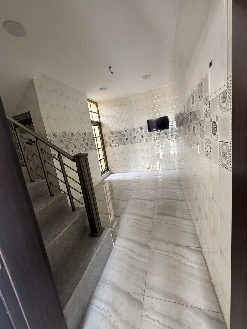 دار مساحه ٥٠  للبيع متر بمحمع السلطان الثالث طابقين ثنين نوم وصاله وصحيات وترك شارع مفتوح ثامن فرع من لشارع العام بسمي مباشر تنازل شركه القلعه لاستفسار ***********
