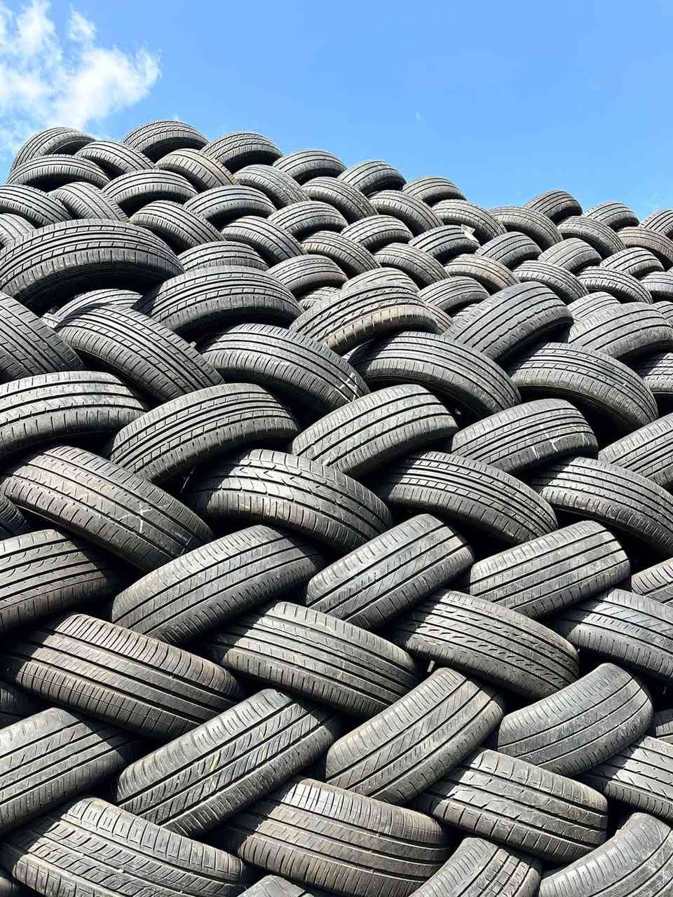 السلام عليكم وصلنا تاير بالة درجة جميع القياسات وجميع النقشات كوري ياباني ( جملة - مفرد ) 
يوجد خدمة توصيل جميع محافضات العراق 
للتواصل ( *********** ) (  *********** )
