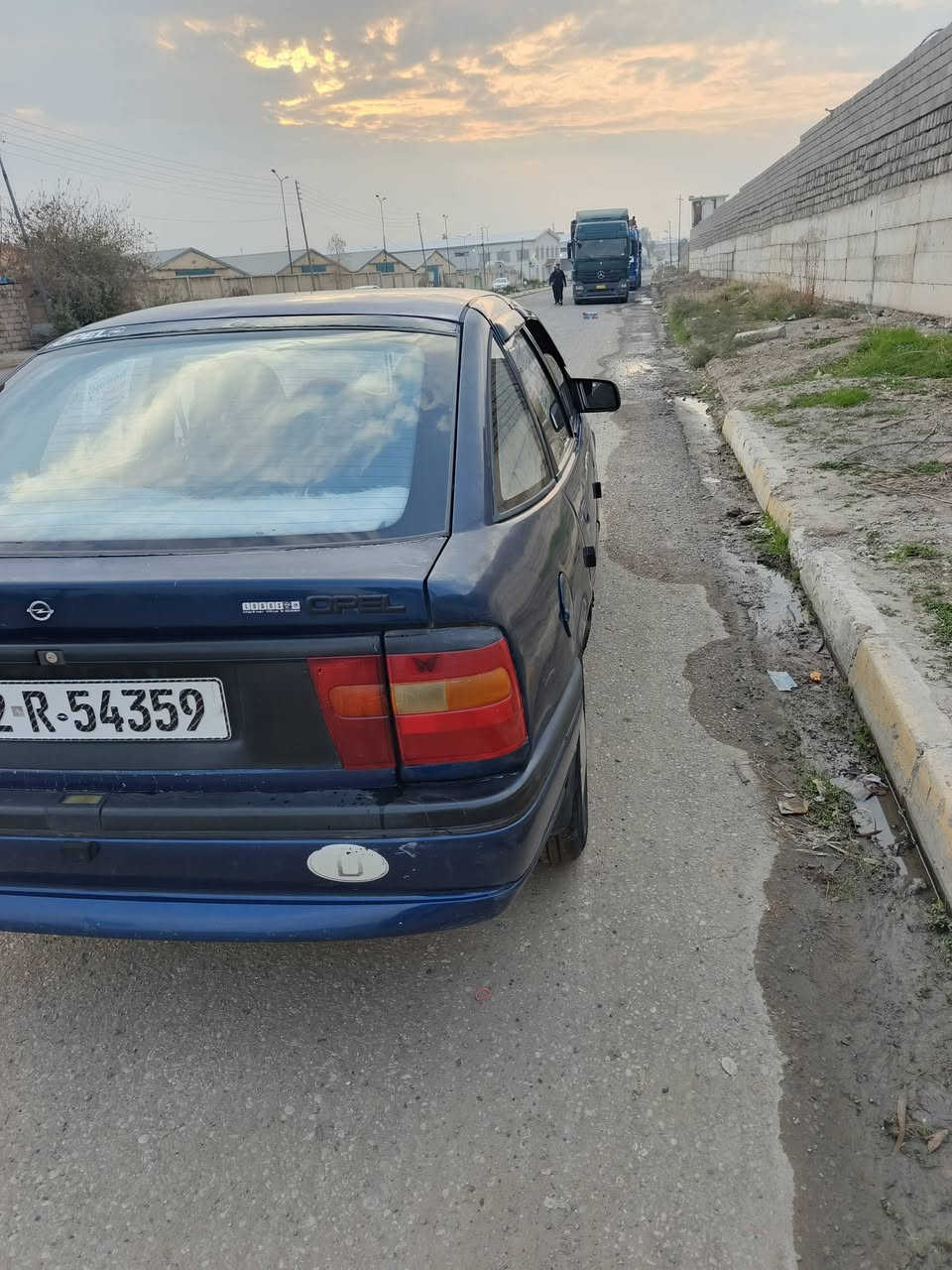 اوبل فكترة موديل 92السعر41وبيها مجال قليل السيارة فقط بيها جاملغ خلفي صفحة السايق ***********
