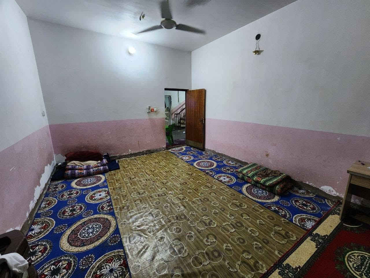 بيت مساحه 200 متر
موقعه كوت حي جهاد 
نهاية سوق حي جهاد  مجاور حسينية ائمة البقيع 
تواصل وستفسار 
***********
