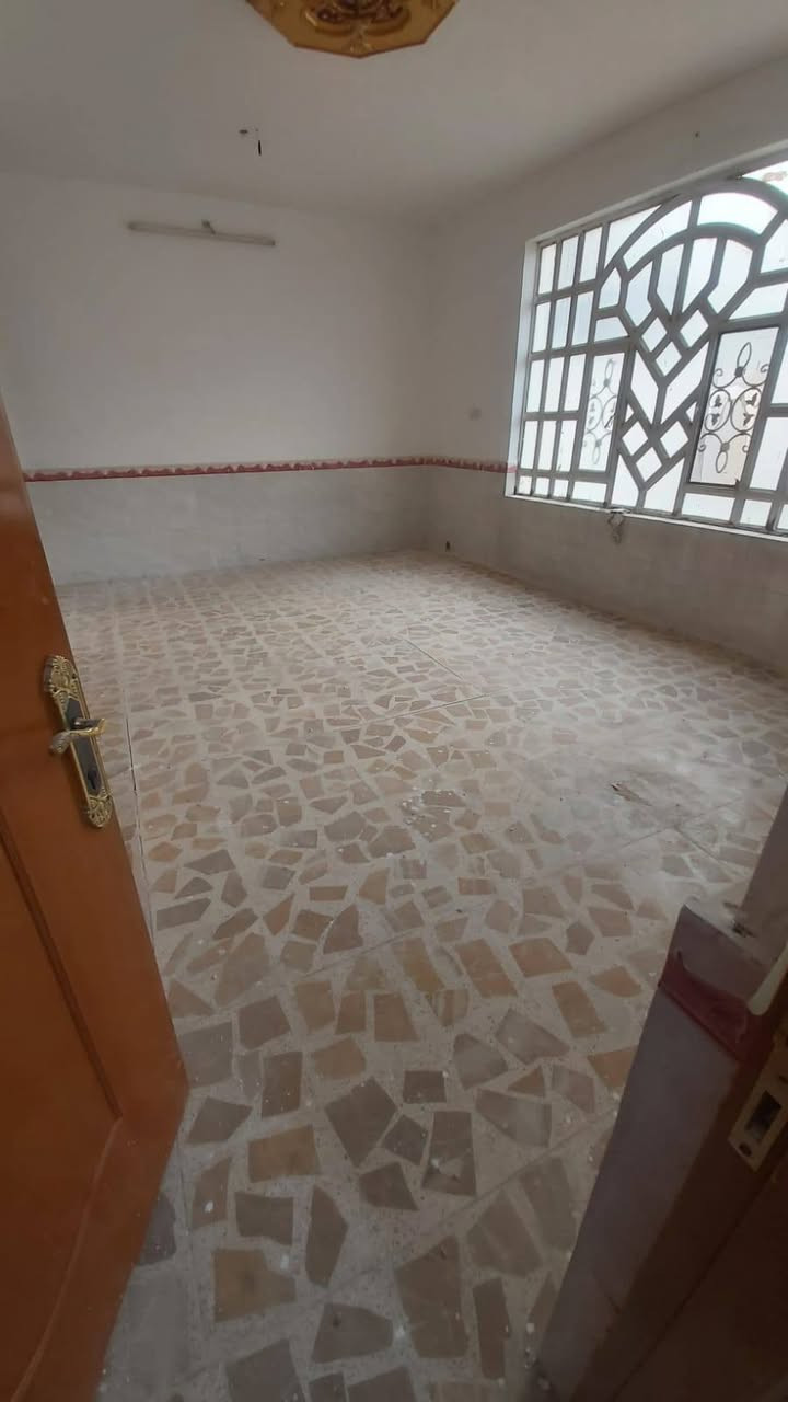 بيت للبيع حي ميسان قطاع 31
المساحة 250م واجهة 12ونص م
 طابو صرف

 

طابق واحد كونكريت مسلح

 كراج و طارمة كبيرة وحديقة

مطبخ. حمامين . صالة داخلية. غرفتين نوم. استقبال. هول.

على شارع بعرض 12م 

قرب ثانوية سفير الحسين

للاتصال ***********
