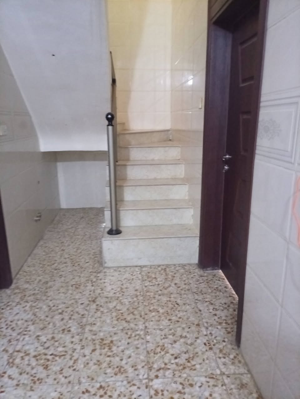 بيت للبيع الحر الصغير حي الزهراء 100متر طابق واحد 85....اتصال على رقم ***********
