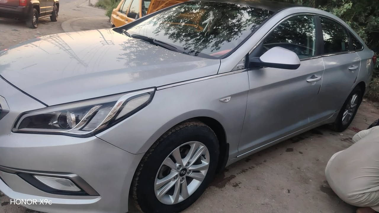 السلام عليكم سوناته 17 كص جنطه سياره جاهزه من كلشي
مكينه 2000 دوش غاز غاز بلاد 

مكينه كير تبريد حداده طوبه سياره جاهزه 

متوم شمالي طبق لاصل سنويه وارقام اصليه شرط شرط الحاسبه 

مكانها ديوانيه ....السدير

السعر 52 وبيهه مجال قليل للشراي.   .....اتصال ...
‏‪***********‬‏

#ادمن

