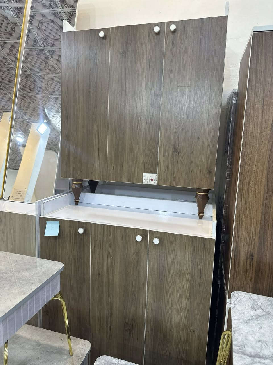 اهلا وسهلا بكم زبائننا الكرام نقدم لكم مجموعة متنوعة من الأثاث الحديث بأنسب الأسعار للحجز مراسلة الصفحة متوفر توصيل ***********
