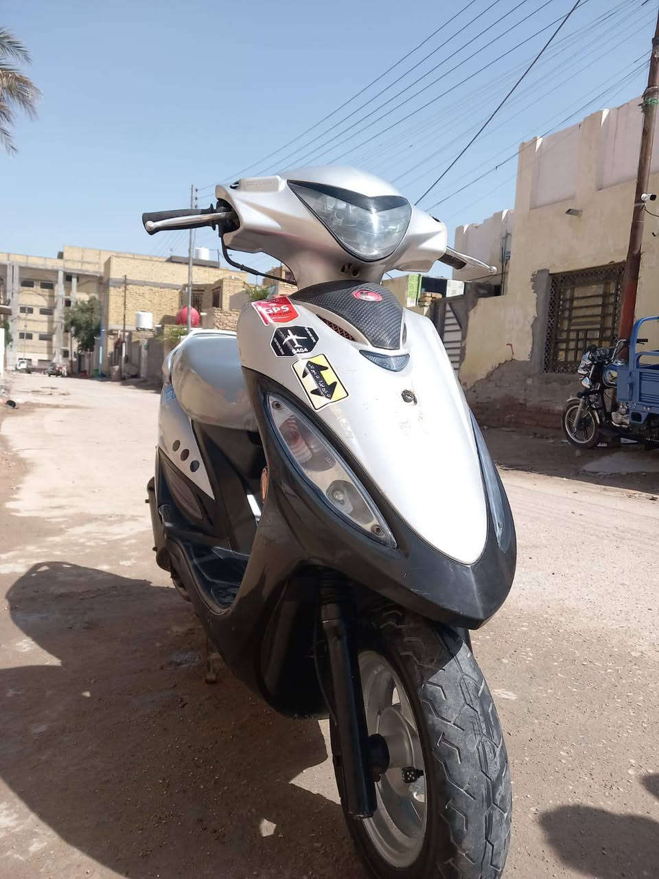 للبيع السعر 900 وبيها مجال رقم الهاتف *********** صالح شهرين طالعه حاويه

