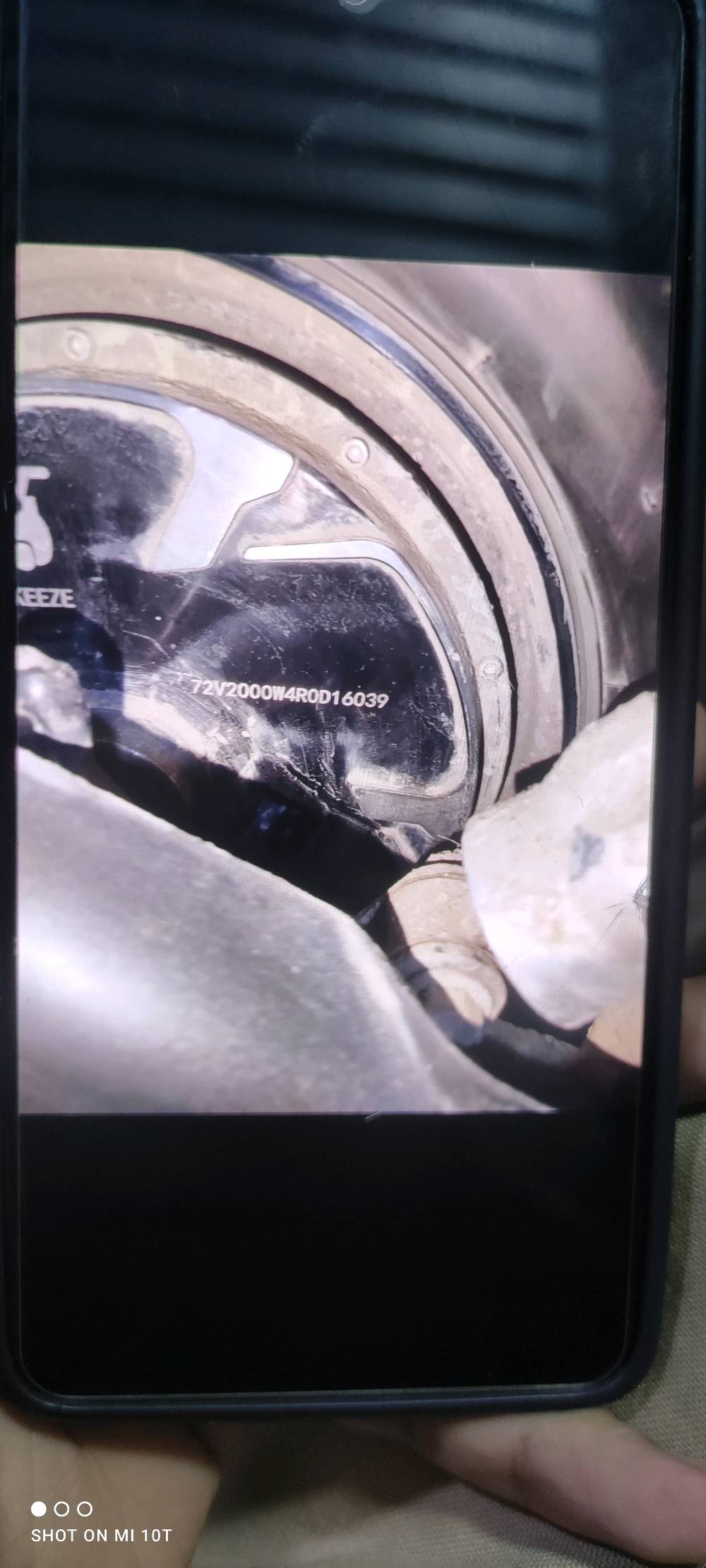 ماطور شحن سكنس 
6 باتري (  شاحنه عطلانه ) 
ماطور ماخذه ب 950 الف 
رايده ب 620 وبيه مجال قليل 