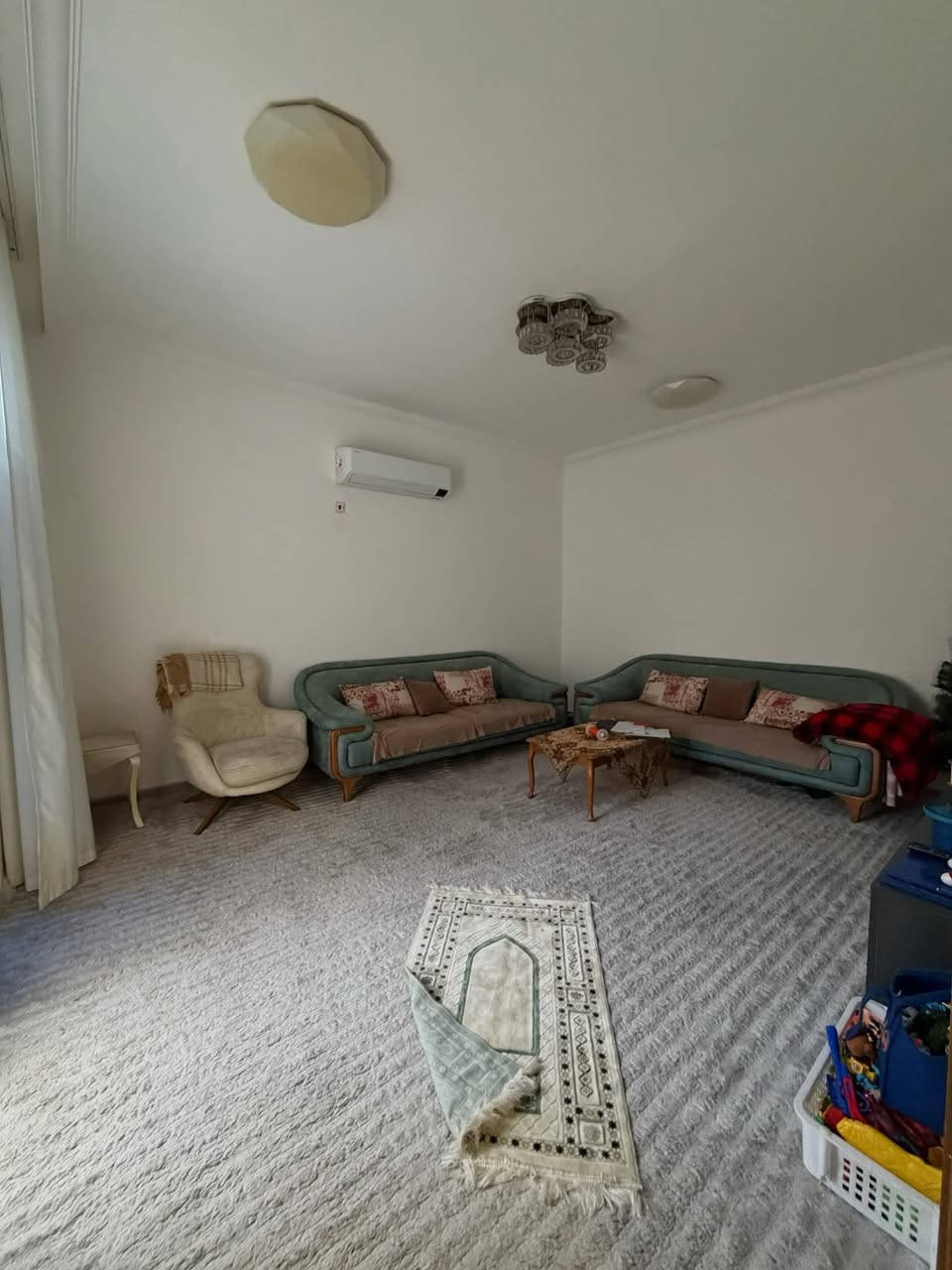 #مجمع_درة_كربلاء_السكني  📍

دار 200 متر طابقين 3 غرف نوم 

الطابق الاول : غرفة - صاله - مطبخ - استقبال - حديقة - كراج - منور 

الطابق الثاني : غرفتين نوم - صاله - صحيات 

الدار يباع مع الأثاث 

للأستفسار 

***********
***********

عنوان المكتب : خدمي سيف سعد - مقابل جامع محمد الجواد - على الشارع العام مباشرةً 📍
