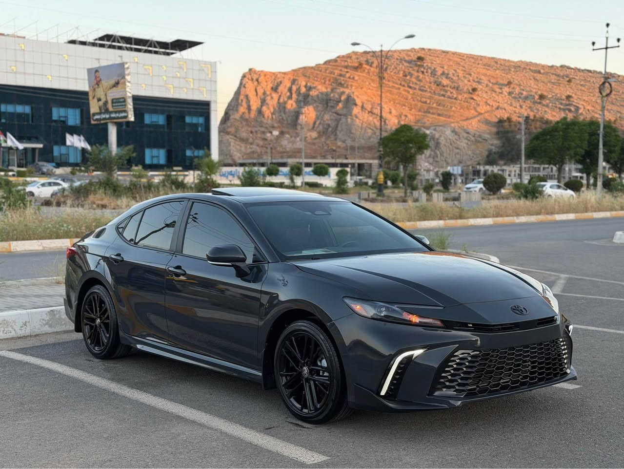 TOYOTA CAMRY SE+ 2025 
سە یارەکە تەنها بۆنیت بۆیاخە بیناوگرتن ئیرباگ بەس سوکان تەقیوە سەیارەکە فول مواسەفاتە(سلایت-شاشە گەورە-بەسمە-مۆبایل شاحن-هتد) تەنها١٥مایل رۆشتوە هەموو گیان بەشەرت گیرو مەکینە کارەبای بەشەرت کاتی نەشکاوە ٣ مانگ کاتی لەگەلە نرخ-٢٣٨$ شتیک مەجال 

***********
***********
Whatss app 
Vaiber رانية, السليمانية
