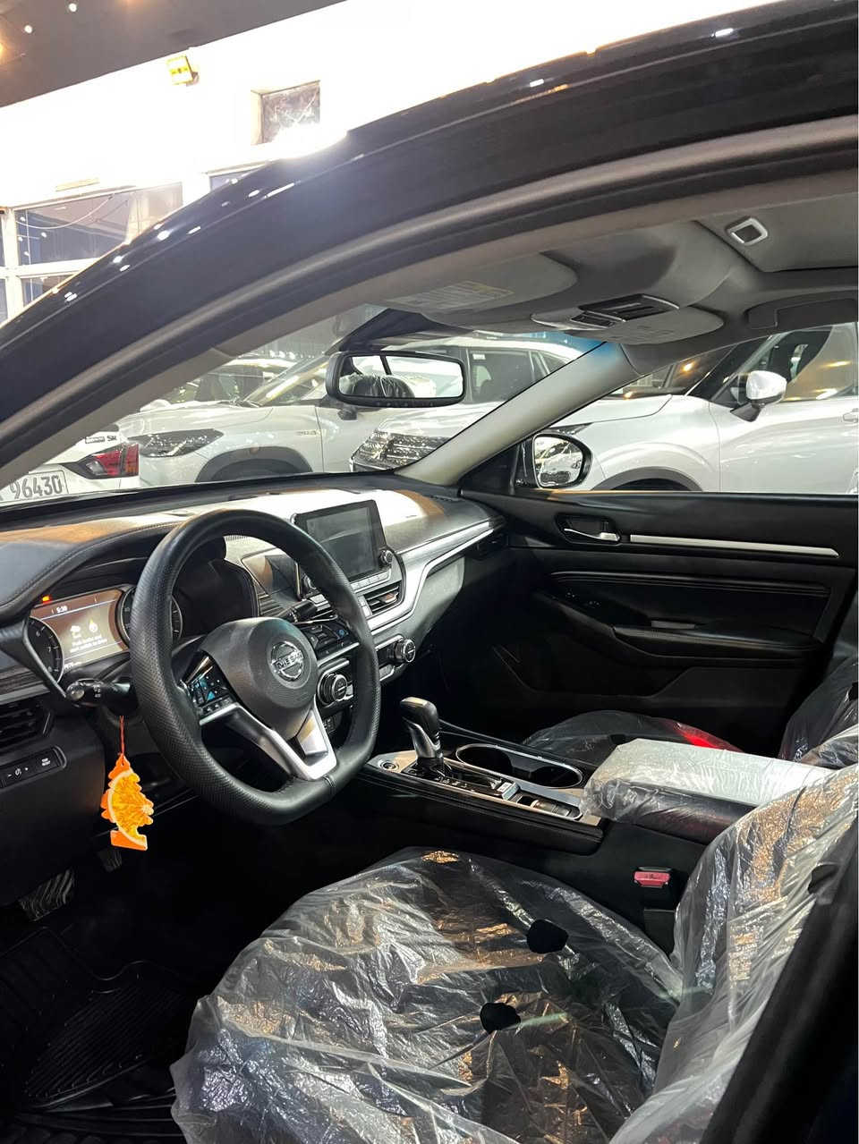 نيسان التيما ٢٠٢٠ مواسفات SL فول فول مواسفات جامرخ و روبعه ك بونليدي سبوغه به بي ژوورى نوقته به شه رت ايرباك سوكان و شاني ته قيووه به ردى گزوز و رادارى به شه رت گيرو مه كينه هه موو گياني به شه رت ره قه م هه وليره و به ناوى خومه ٧٧ هه زار ميل رويشتووه نرخي ١٦٨ وه ره قه يه و كه ميك مجالي تيدايه بو زانيارى زياتر *********** أربيل, العراق
