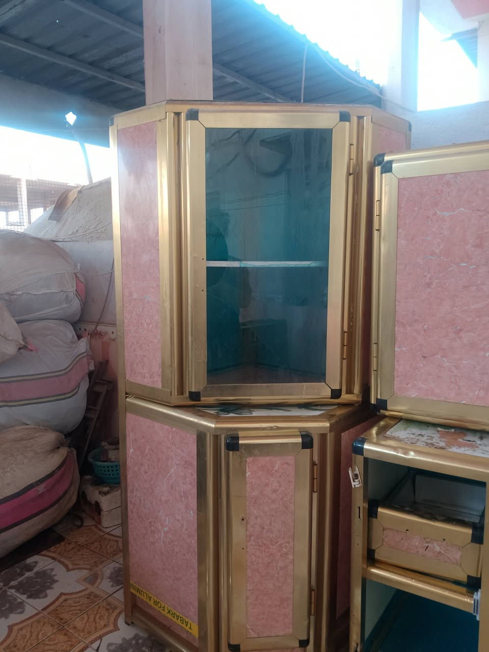 كاونتر ستيل 3 متر 
شوي باب والجرارات يرادلهن شغل بيبان موجودات 
السعر 225 وبي مجال للشراري


**إذا كنت صاحب هذا الإعلان وتريد حذفه لأي سبب، رجاءا أرسل رسالة إلى الدعم الفني**