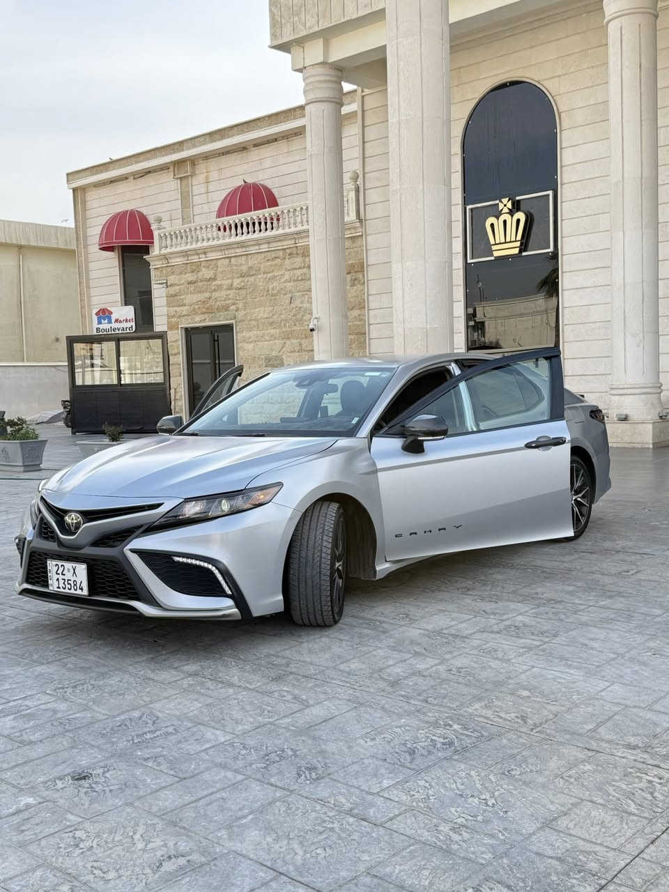 سلام عليكم من رخصة الادمن 
تويوتا كامري موديل 23 se 
مواصفات السياره :
كشن جلد
كشن كهرباء 
رادار امامي 
رادار خلفي 
رادار خط المسار 
٣ وضعيات قياده eco normal sport
٣ كير : عادي اوتماتيك شفتات ستيرن 
كير ٨ نمر 
اشاير بالمري
ترحيب عن فتح السياره امامي وخلفي وابواب 
تنبيه عند عدم غلق السياره 
اشاير اوتو عند رجوع للخلف او فتح الابواب تفتح رباعي تلقائيا
تحكمات ستيرن بالكامل 
سياره مابيها برغي نقص ودينار مابي مصرف سنويه وهزه كلها جديد وبيها بطاقه بانزين تخم تايرات عليها صفر بعدها سياره مصروف عليها كلش اهواي الشاشه حجم جبير عليها ب ٤٠٠$ سعرها وتكدر تتاكد من سعرها والسياره مغلفه بالكامل ستيكر مات تحب تاخذها هيج تحب افتحها الك حسب الرغبه ضرر سياره جاملغ تجاري وحافه بونيد فقط ضررها كلش خفيف وايرباك فقط تكمه 
سعر السياره ٢١٩$ بيها مجال قليل صور ضرر موجود بالمنشور السياره باسمي وشرط تحويل وغرامه 
***********
 مكان سياره كركوك
