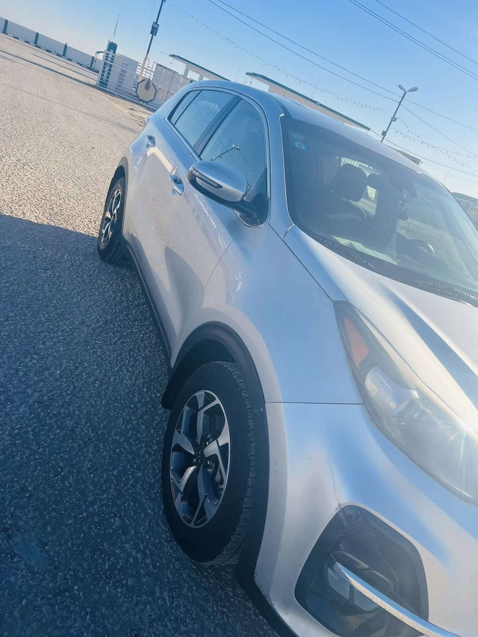 السلام عليكم 
اسبورتج 2020 امريكي
بيه بنيد فقط وجاملغ امامي جهت سايق مفتوح براعيها
وبيه بارد بصفحه
ماشيه 47 حقيقي
رقم بغداد بسمي
سياره جاهزه ونضيفه 
مكانه حله 
***********
***********
