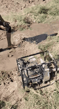 حفر الابار الارتوازيه وتعبيرات الشوارع بنواع الحجم *********** وتجفيف المنهولات
