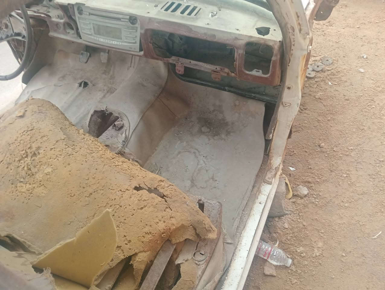 شاصي مع قماره للبيع وبسعر بسيط لضيق المكان بغداد ساحة الطيران اسفل تانكي الماء***********
