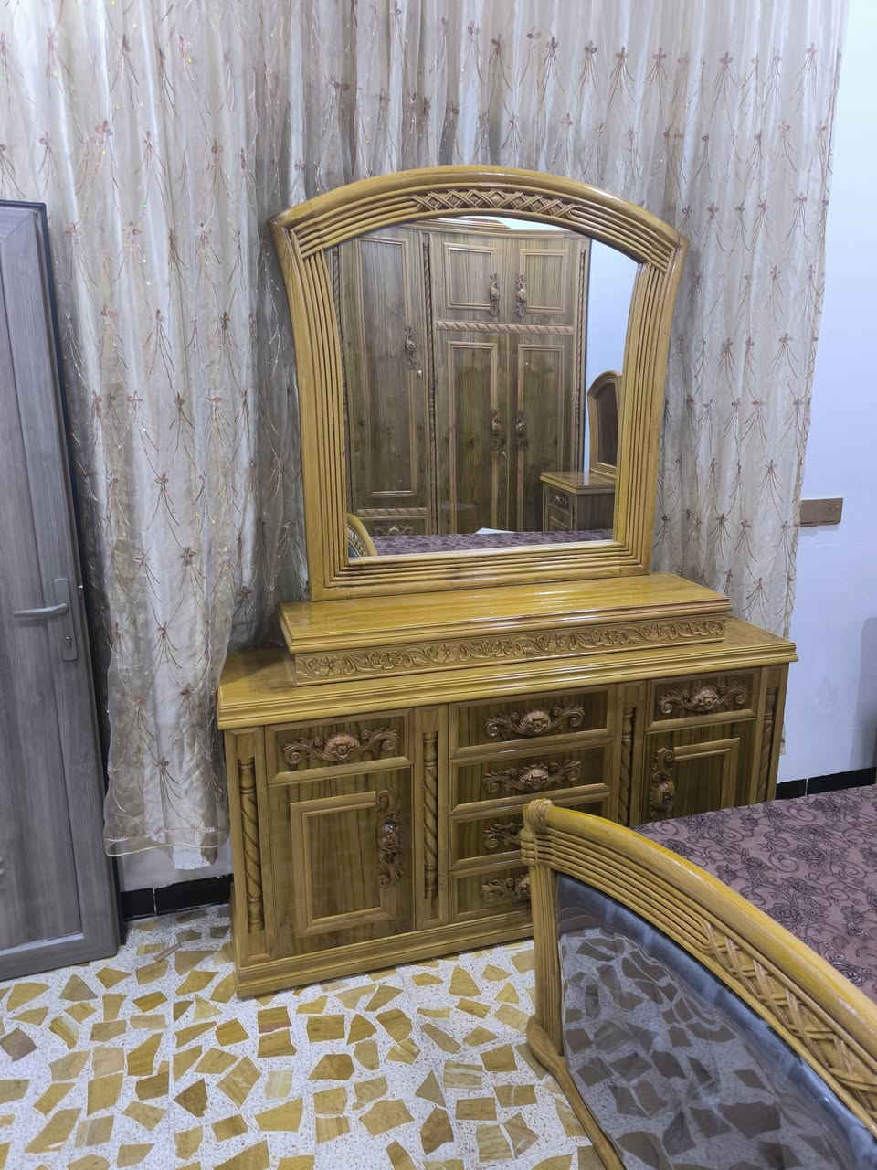 غرفة اخشاب جديده غير مستخدمه للبيع
سبب البيع مساحه الغرفه صغيره 
السعر مليونين 
***********
***********
