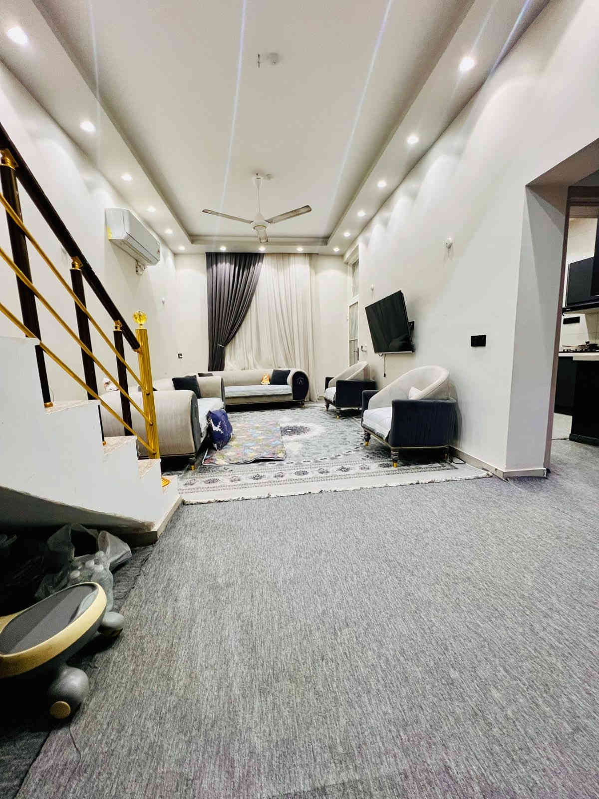 الدار للبيع ركن المساحة 60متر طابق ونص                             البوبيات قبل اسواق برتقالة عامود 53 
السعر 115 مليون 
***********
