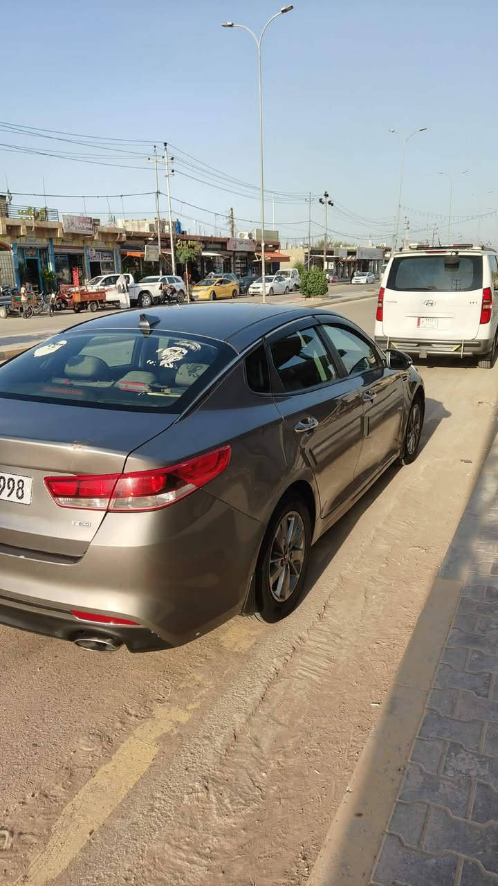 السلام عليكم 
كيا اوبتما للبيع 
موديل 2018 رقم كربلاء باسمي محركك 1600 توين تريبو تايرات حداديه كله جديد شاشه كامره حساس خلفي ضررها تبديل بنيد وجاملغ بدون دواخل السعر 125 وبيهه مجال 
للاستفسار ***********
