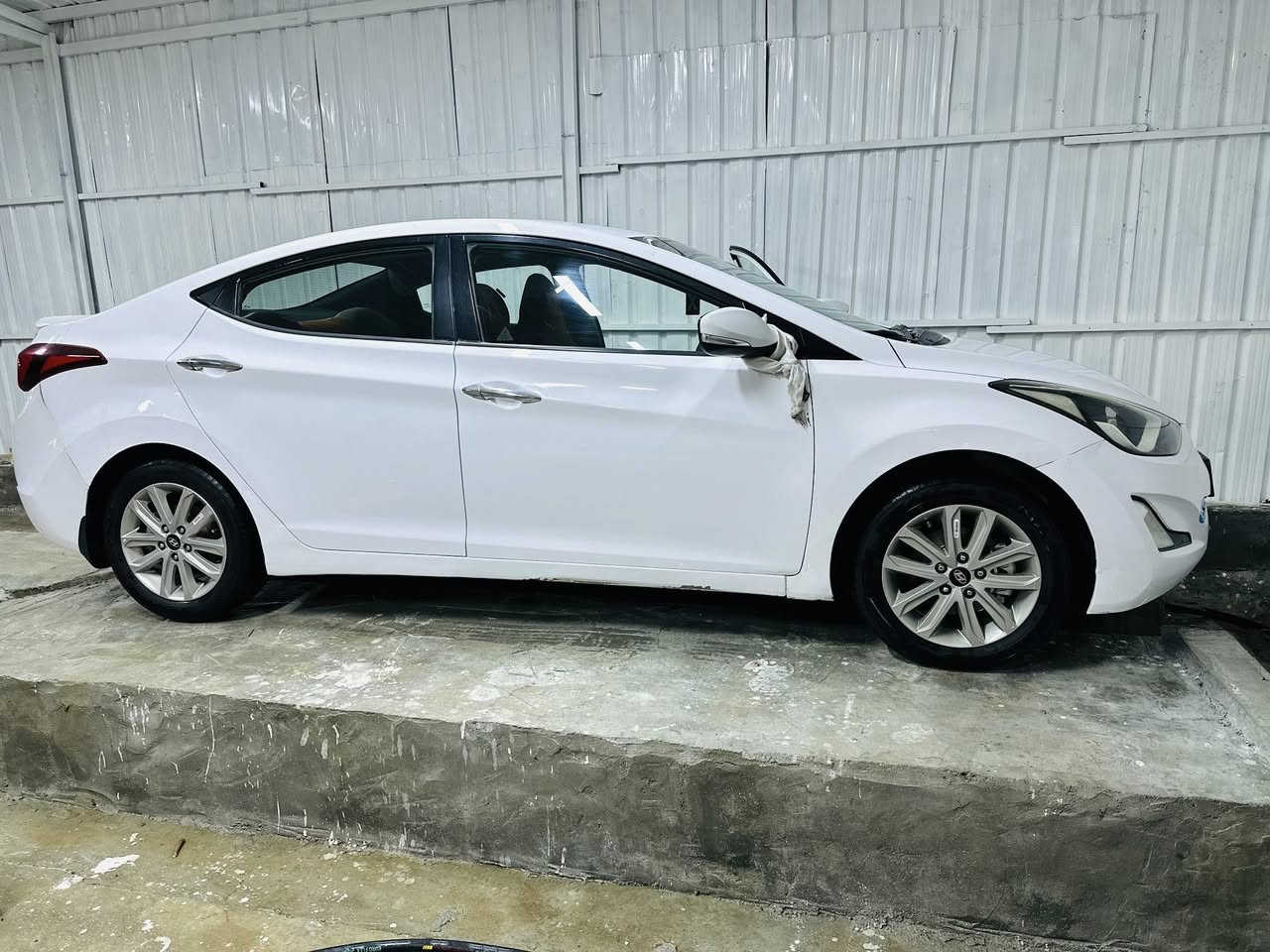 النترا 2015. وارد خليجي السياره رقم ذي قار باسمي. محرك 1600. منظومه تبريد جديده السياره مكفوله كفاله عامه صبغ فتح تبديل فقط دوسه جه العبري مرشوشه  والباقي كفاله السياره جديده وتحويل ثاني يوم  مكانها ذي قار قضاء النصر السعر ب 118 وبيها مجال بسيط  تفاصيل ***********
