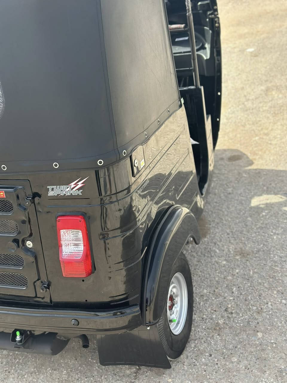 سلام عليكم تكتك 20/شهر 12/رقم انكليزي وسنويه كفاله عامه عده الدوس جديده بمعنه الكلمه وجاهزه ربع مذب عليهه كبل الشخل  مكاني شعب ***********
