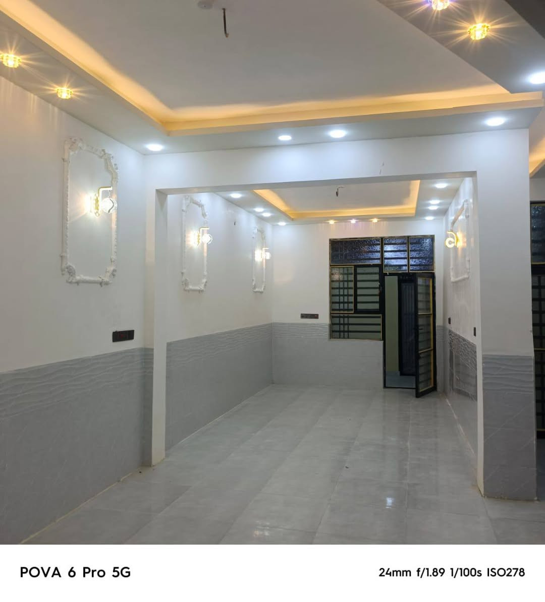 دار للبيع بالنداء شارع مجمع بيتي منطقة 56 بضهر شارع مجمع بيتي مساحة البيت 100 متر  طابق ونص سعر 115 مع المجال رقم الهاتف واتساب ***********
