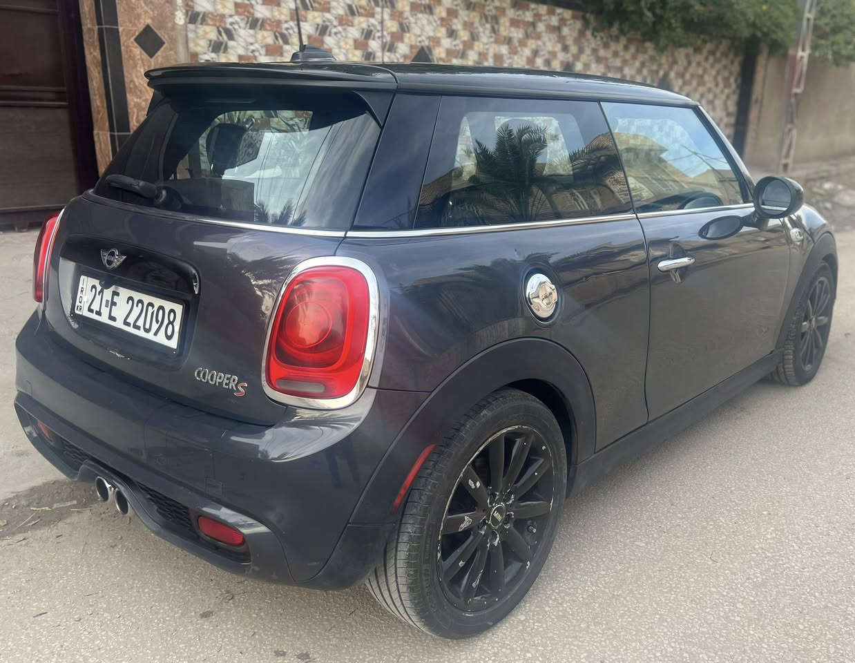 مني كوبر 2015 S  مكينة 4 سلندر  2000 تون بور تيربو
ماشيه حاليا 125 الف كيلو متر  السيارة جاهزه من كل النواحي 

ضايفلهه شاشه اضافيه للكامرة  السياره لونين رصاصي  وسقف اسود 

فتحة سقف  تدفئه بالكشنات  السياره بابين  مثل مموضح بالصور 

حادثهه موضع بالصور 

هزه جديده سنوية باسمي 

مكانهه بغداد منصور 
***********
