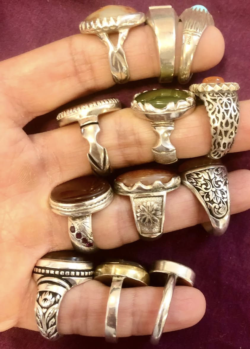 خواتم راقية ومميزة وجميلة بصياغات فضة ٩٢٥ و ٩٩٠ باحجار منوعة والوان جميلة .. عددهن ١٢ خاتم من ضمنهن صياغات معروفة وصياغة (عارف البحرين) وكذلك من ضمنهن ٦ قطع مخطوطات 🌺سعرهن ( ٩٠٠ الف ) 💍💍


**إذا كنت صاحب هذا الإعلان وتريد حذفه لأي سبب، رجاءا أرسل رسالة إلى الدعم الفني**