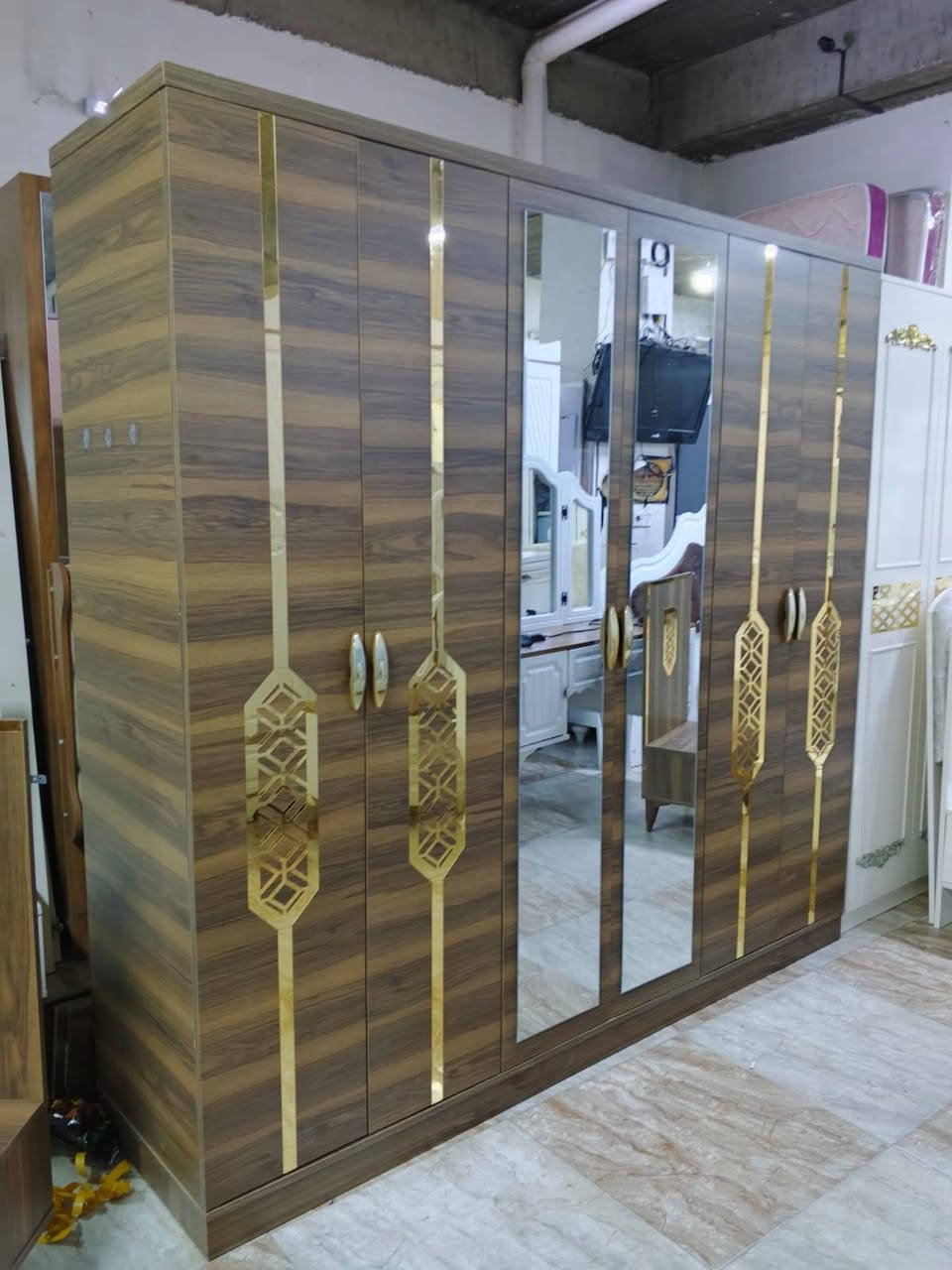 غرفة 6 ابواب 6 قطع
للاستفسار ***********
